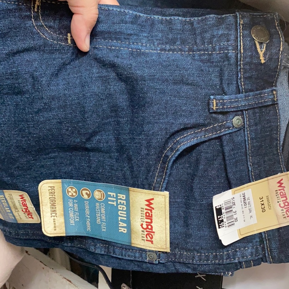 Wrangler wreck it away or regular fit comfort performance series 31x30